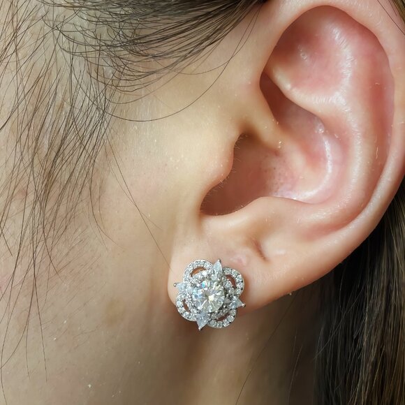 NEW Certified 1ct. t.w. Moissanite Clover Stud Earrings - Picture 5 of 5